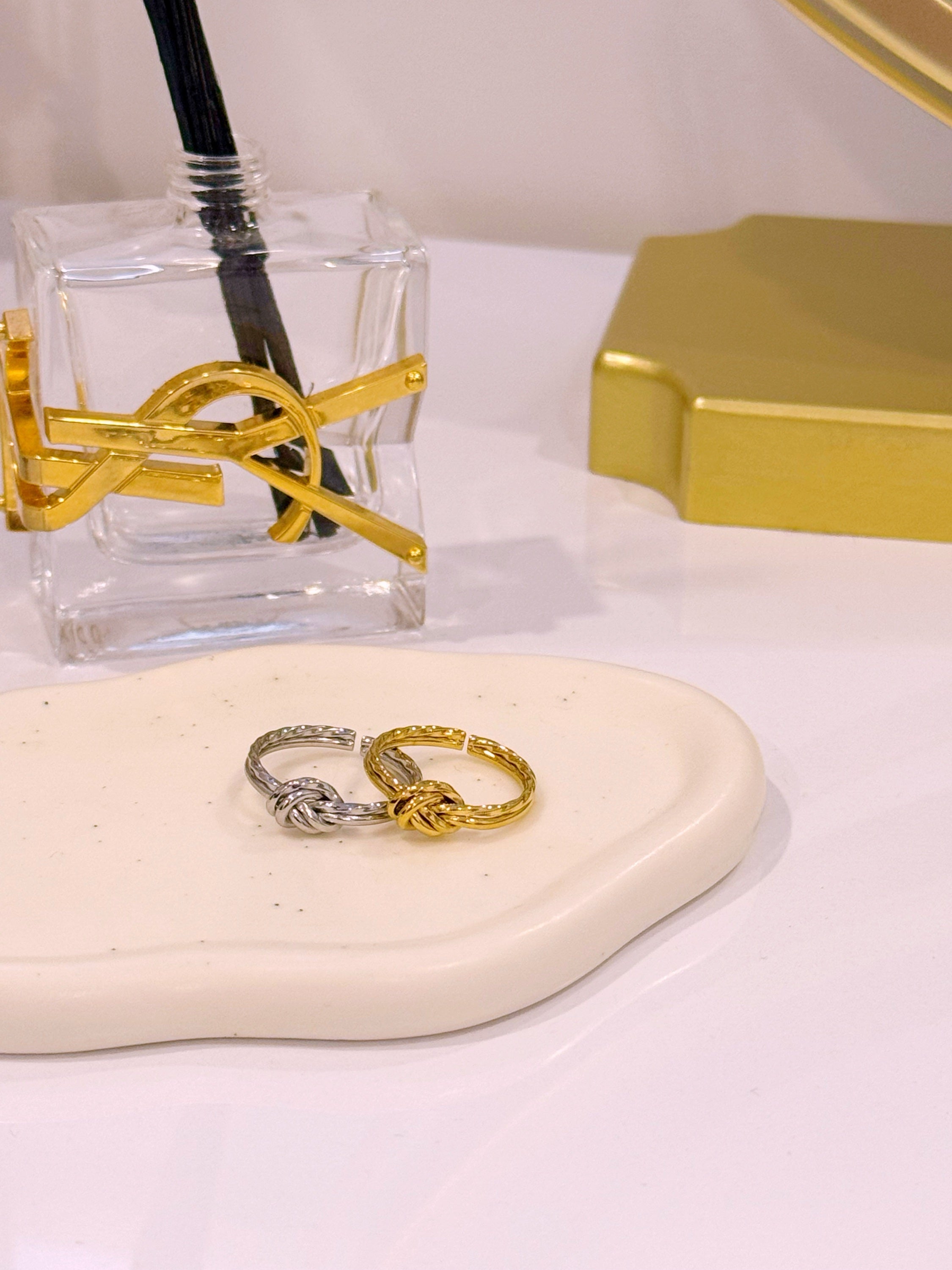 Anel ajustável com efeito de nó | 2 Cores