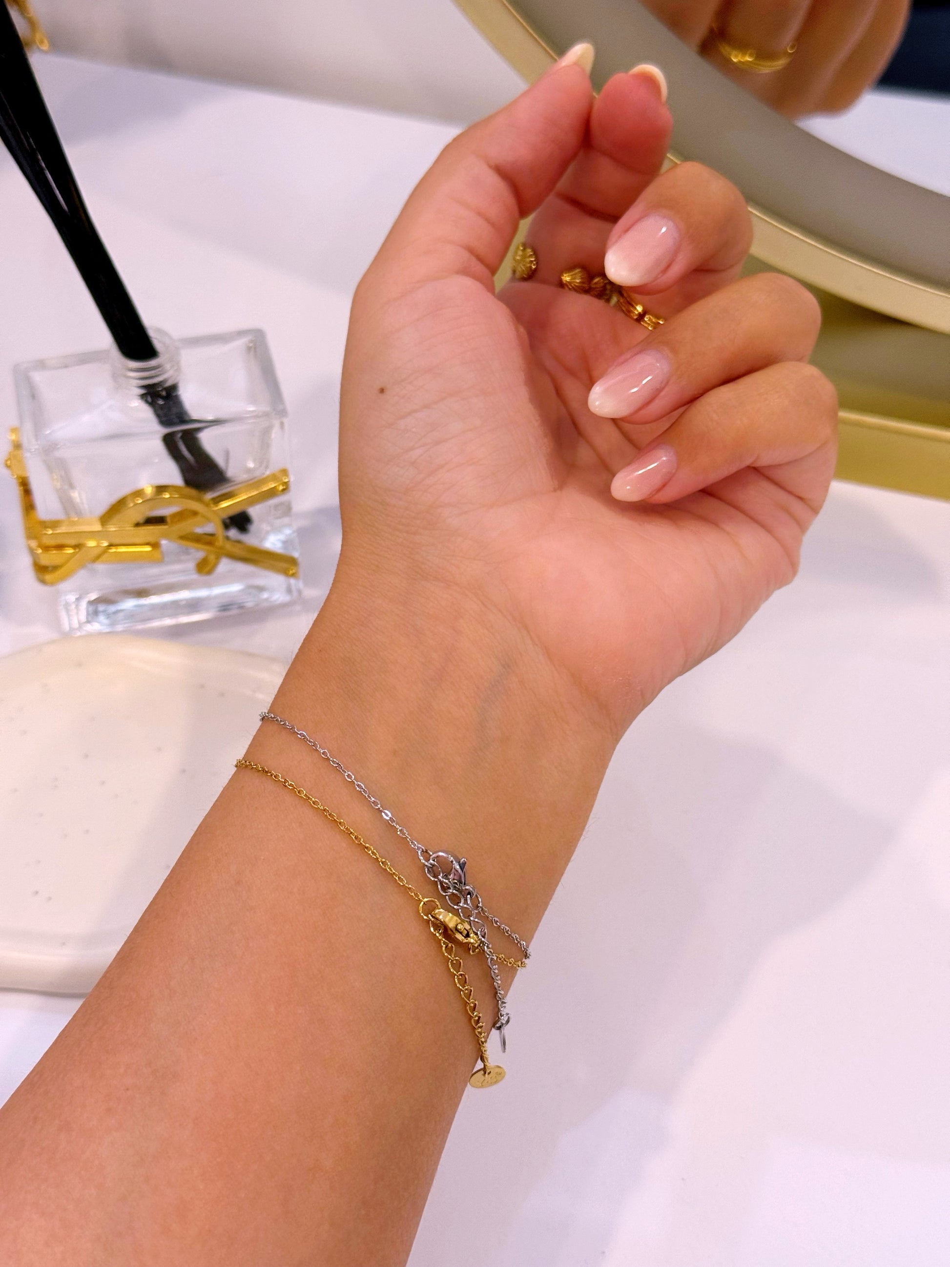 Pulseira com mini ursinho preenchido com brilhantes | 2 Cores