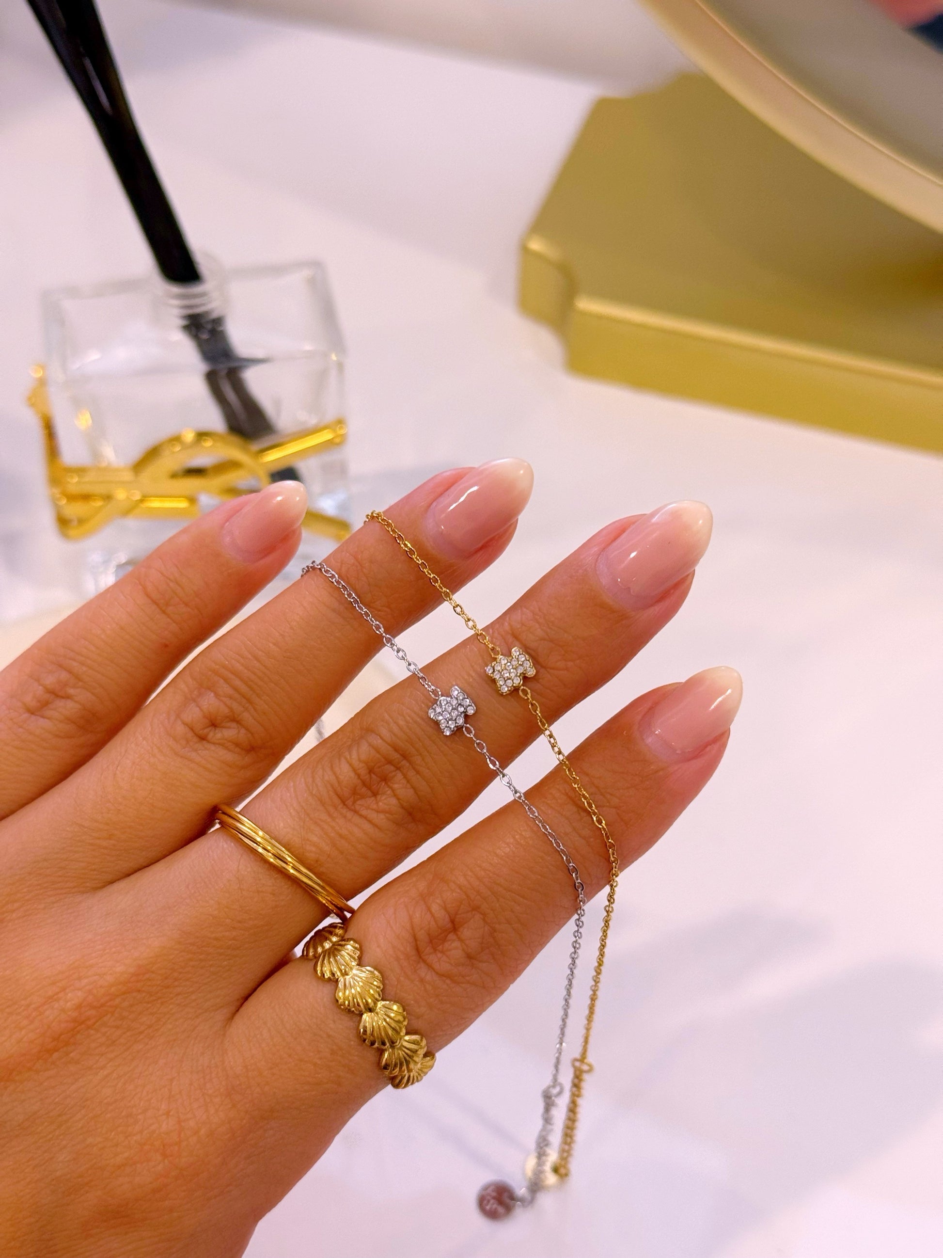 Pulseira com mini ursinho preenchido com brilhantes | 2 Cores