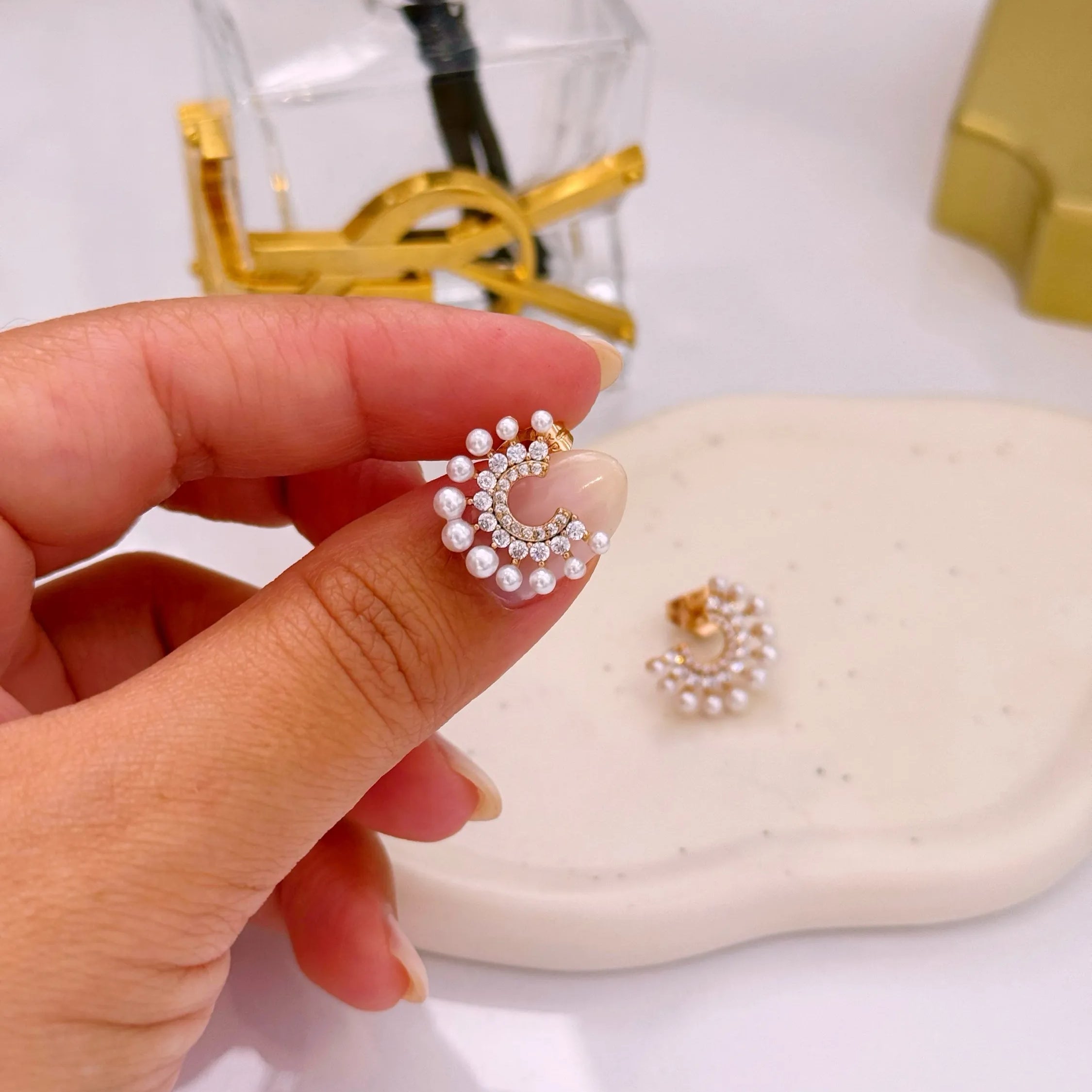 Brincos meio círculo com pérolas e brilhantes | Rose Gold