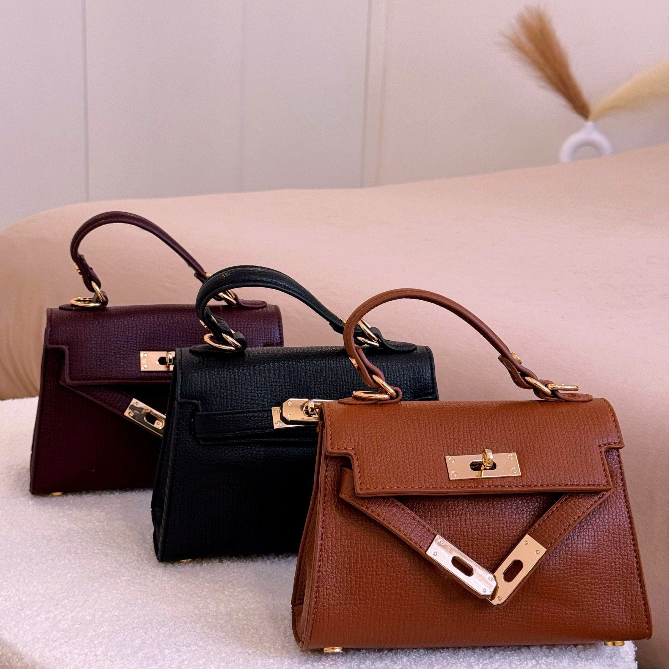 Mala de mão elegante com pormenores dourados | 3 Cores