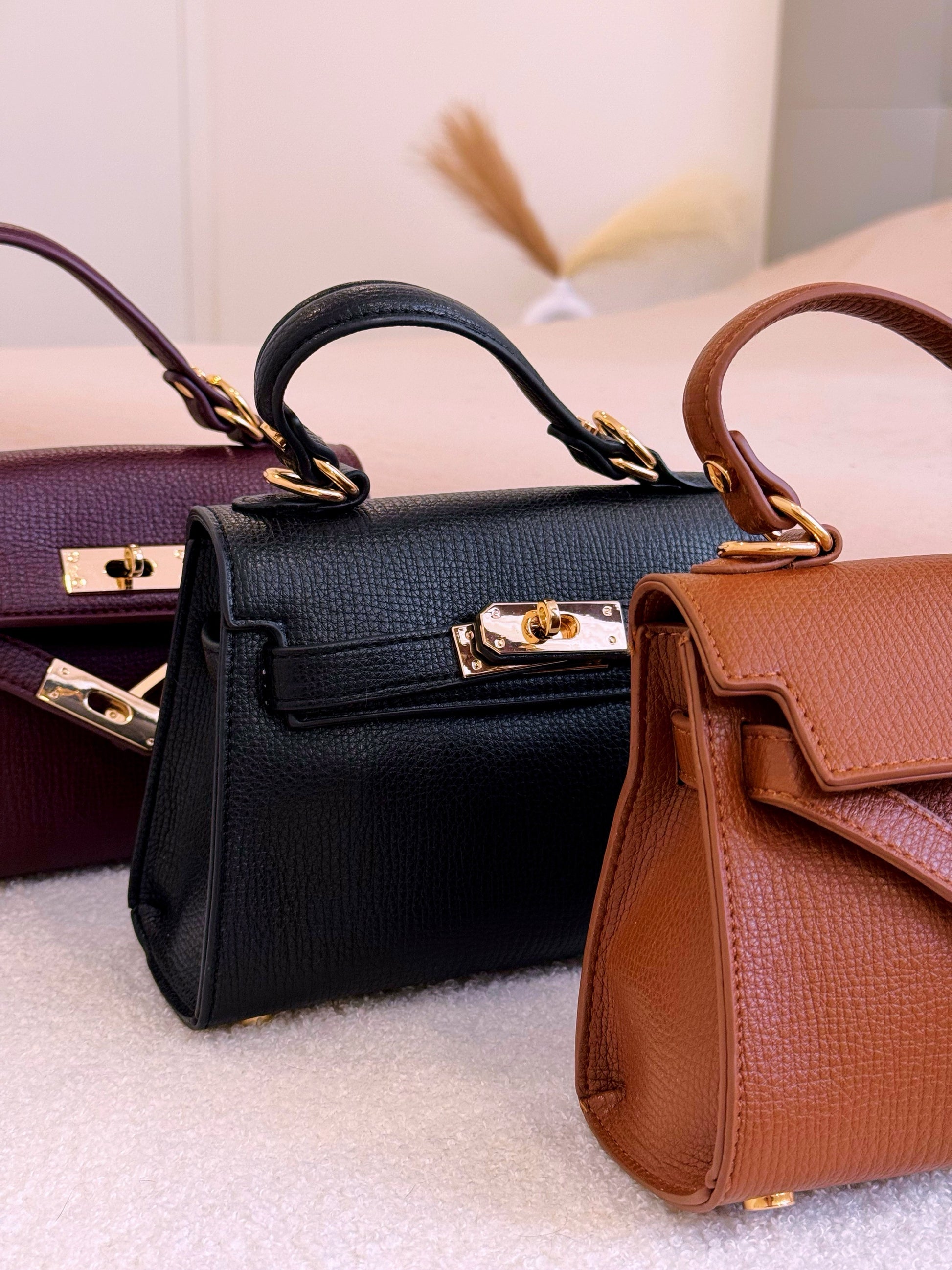 Mala de mão elegante com pormenores dourados | 3 Cores