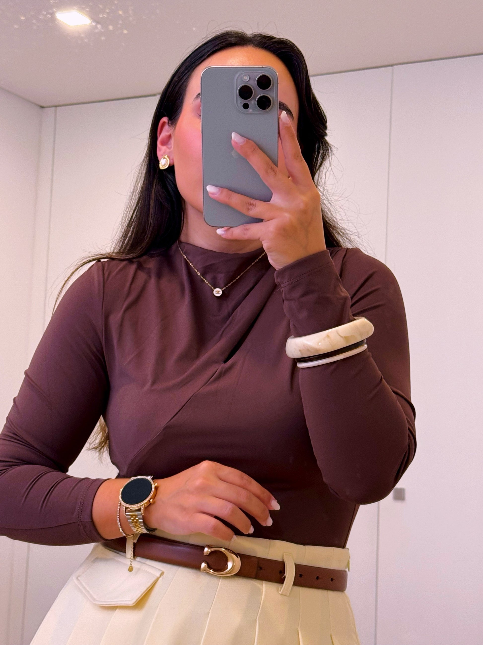 Body Castanho em licra com abertura no peito e drapeado | 2 Tamanhos