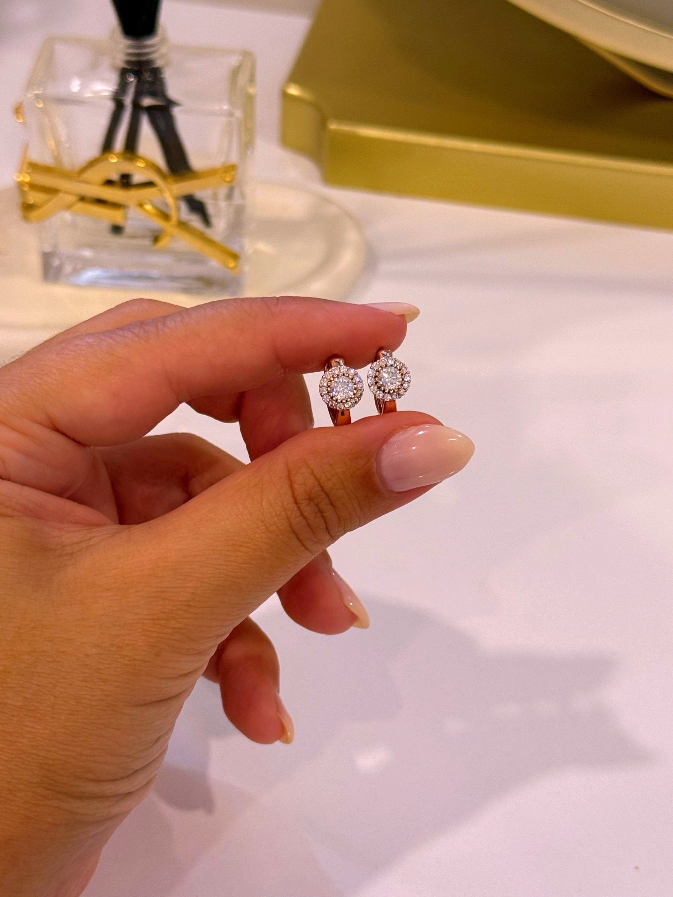 Argolinhas com círculo de brilhantes ao centro | Rose Gold