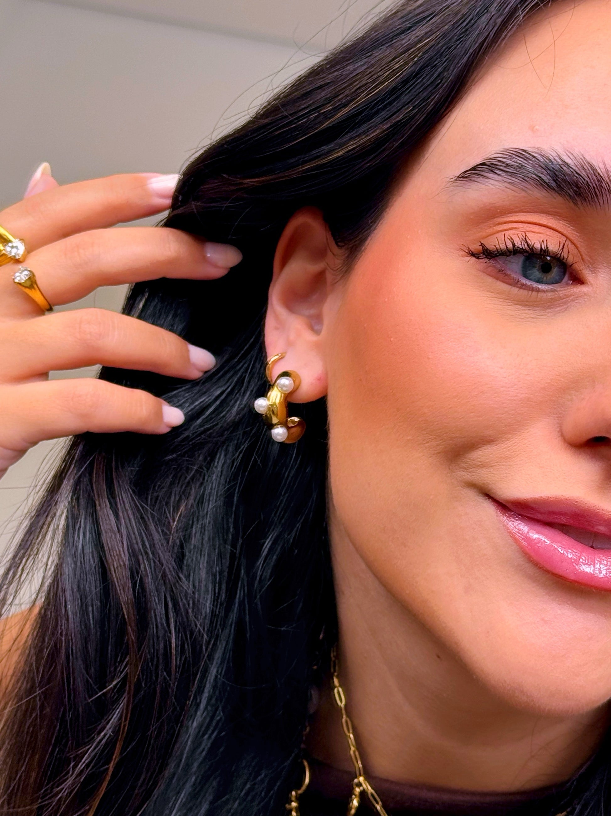 Argolas irregulares com pérolas | Dourado