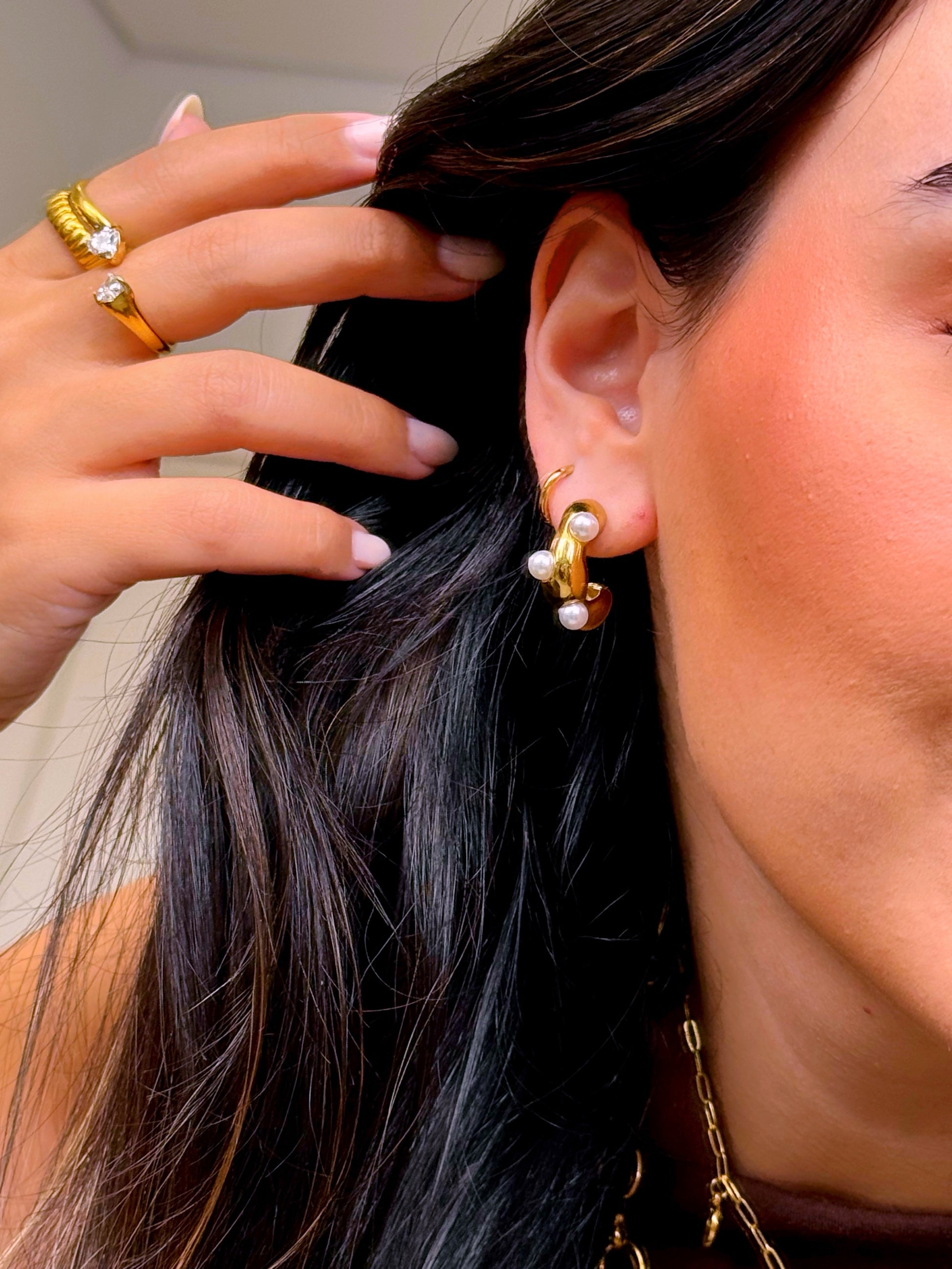 Argolas irregulares com pérolas | Dourado