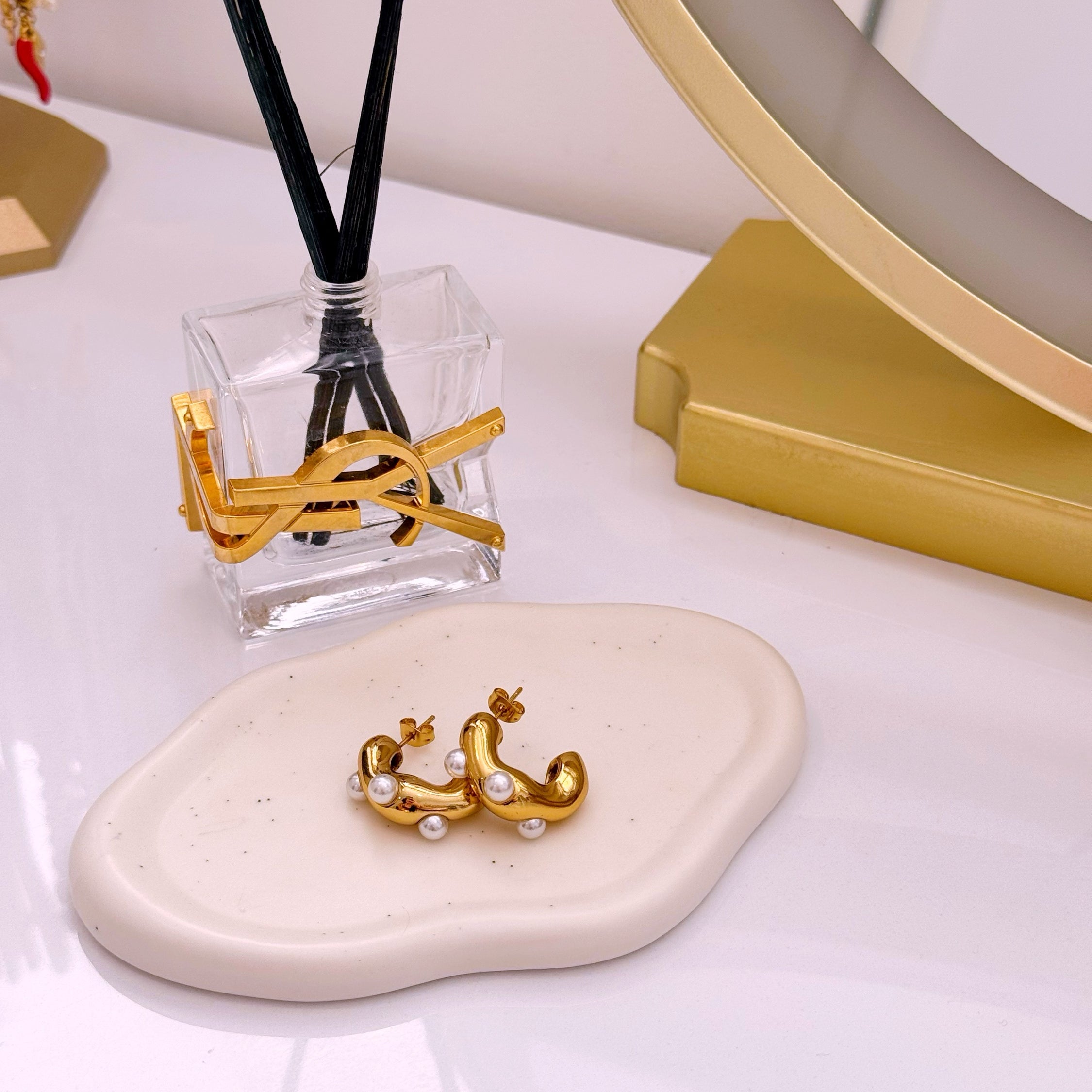 Argolas irregulares com pérolas | Dourado