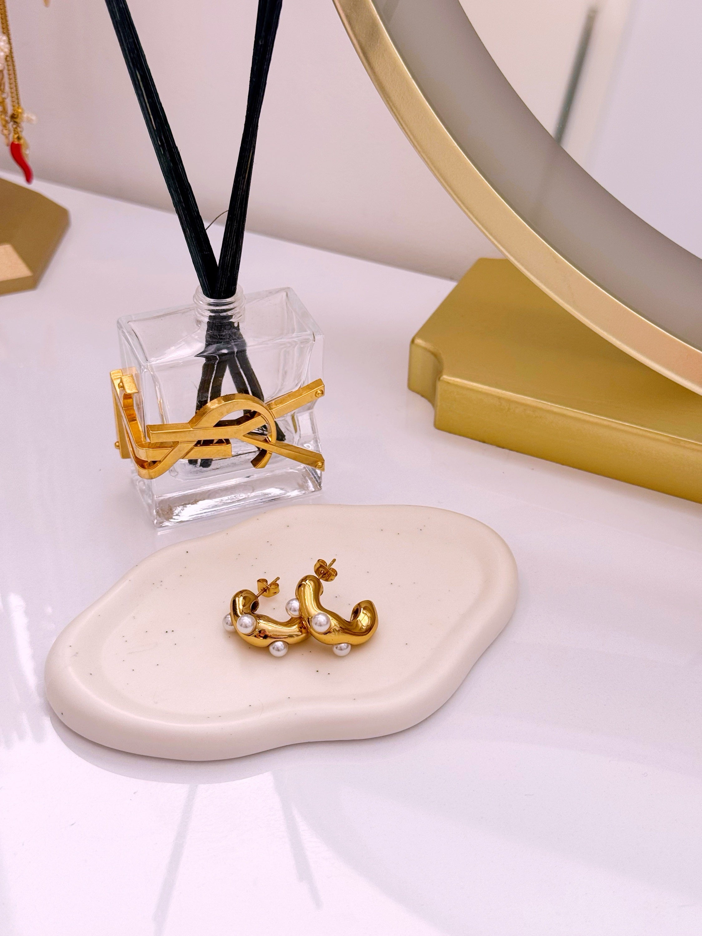 Argolas irregulares com pérolas | Dourado