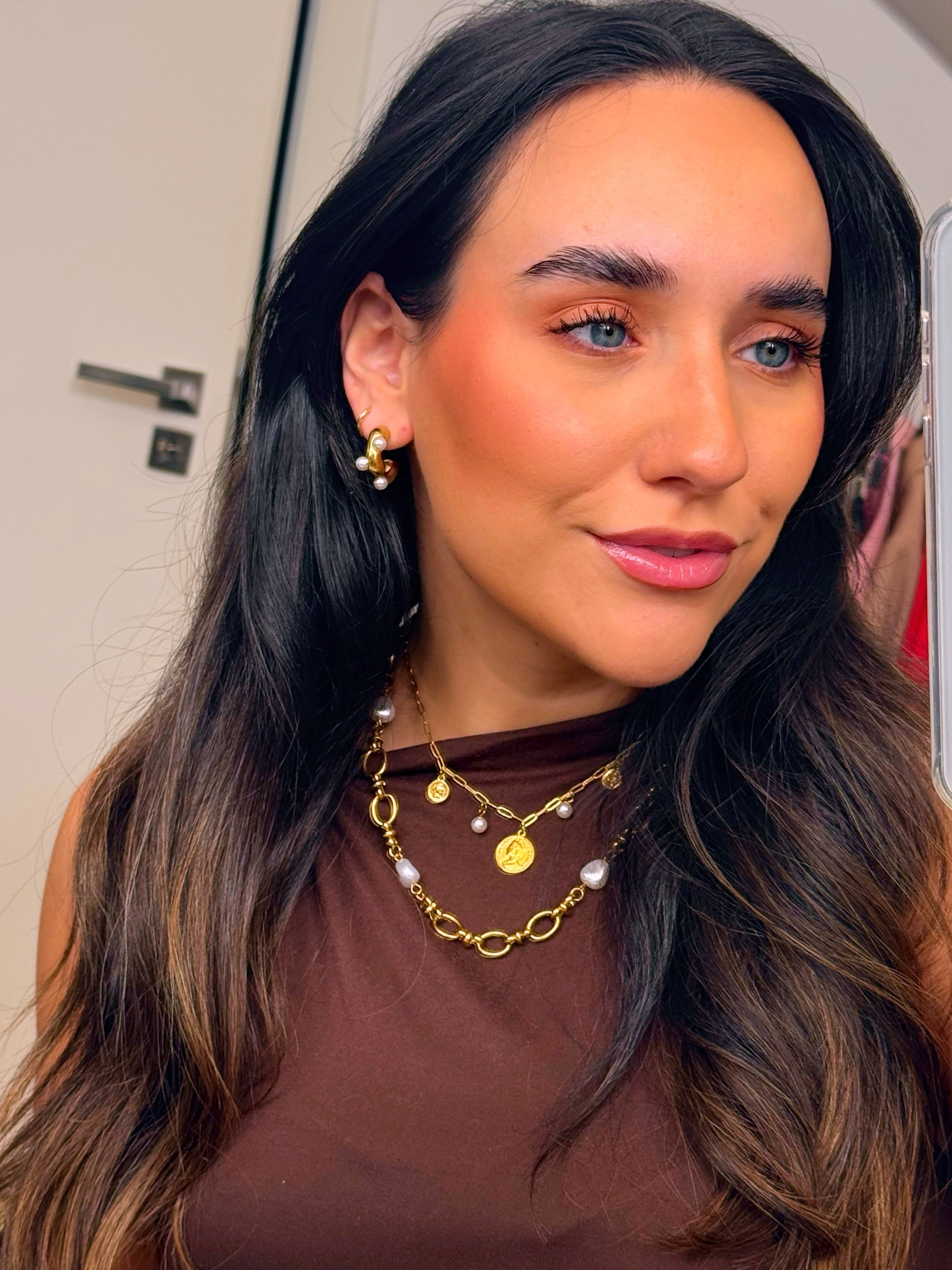 Colar malha corrente com medalhas e pérolas | Dourado