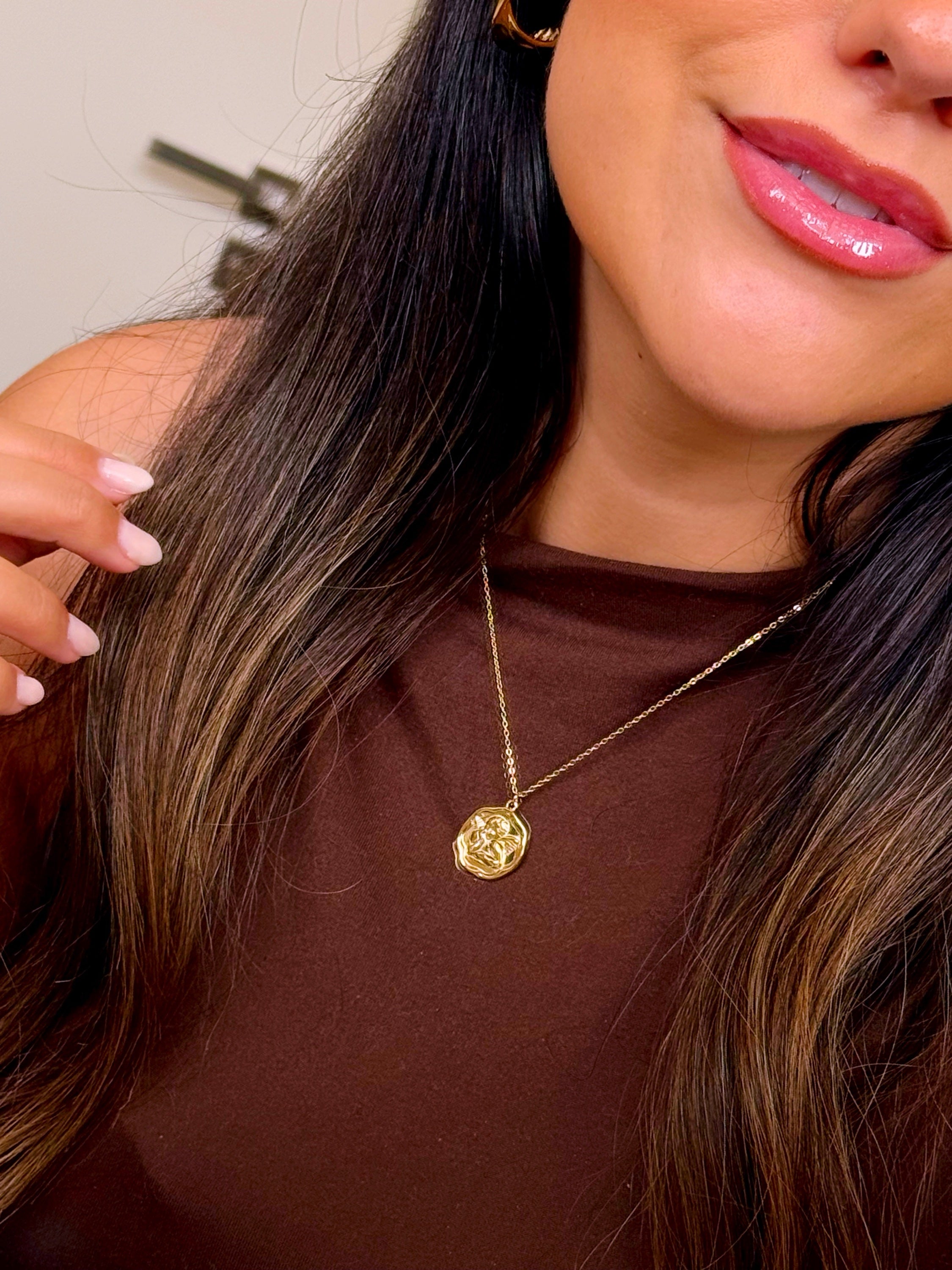 Colar de malha fininha com medalha de anjinho | Dourado