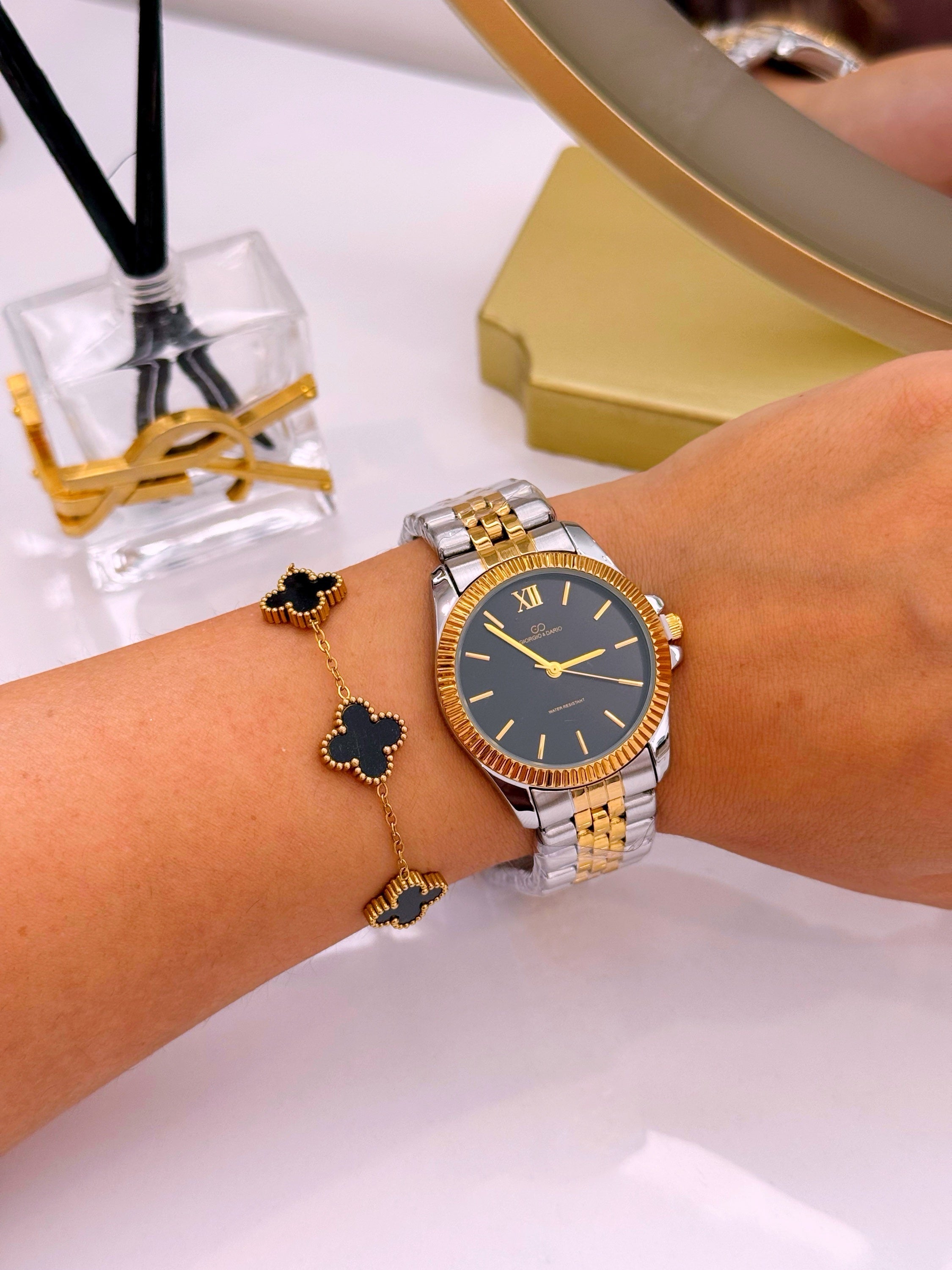 Relógio Analógico Giorgio & Dario | Mix Prateado e Dourado com fundo preto