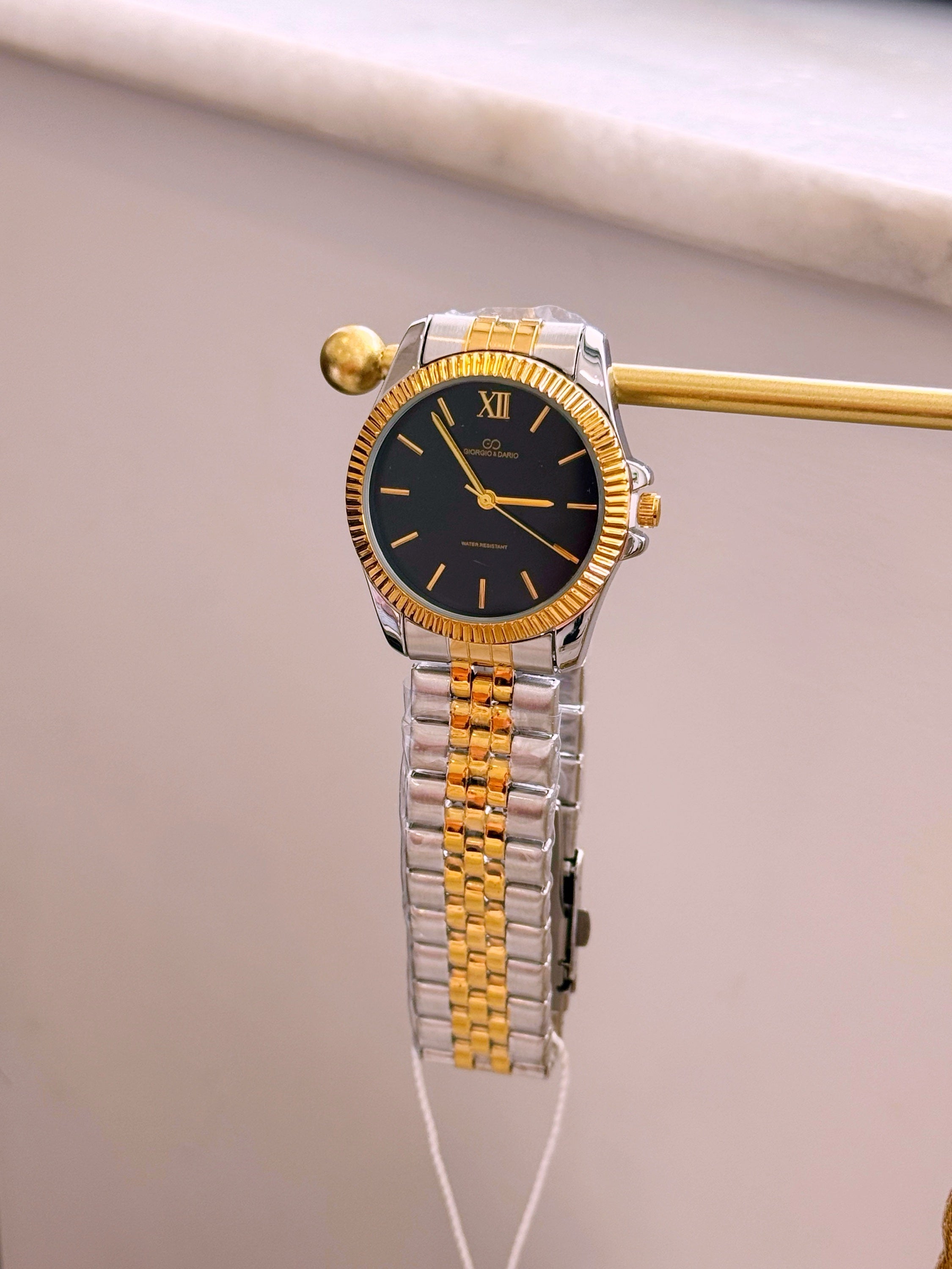 Relógio Analógico Giorgio & Dario | Mix Prateado e Dourado com fundo preto