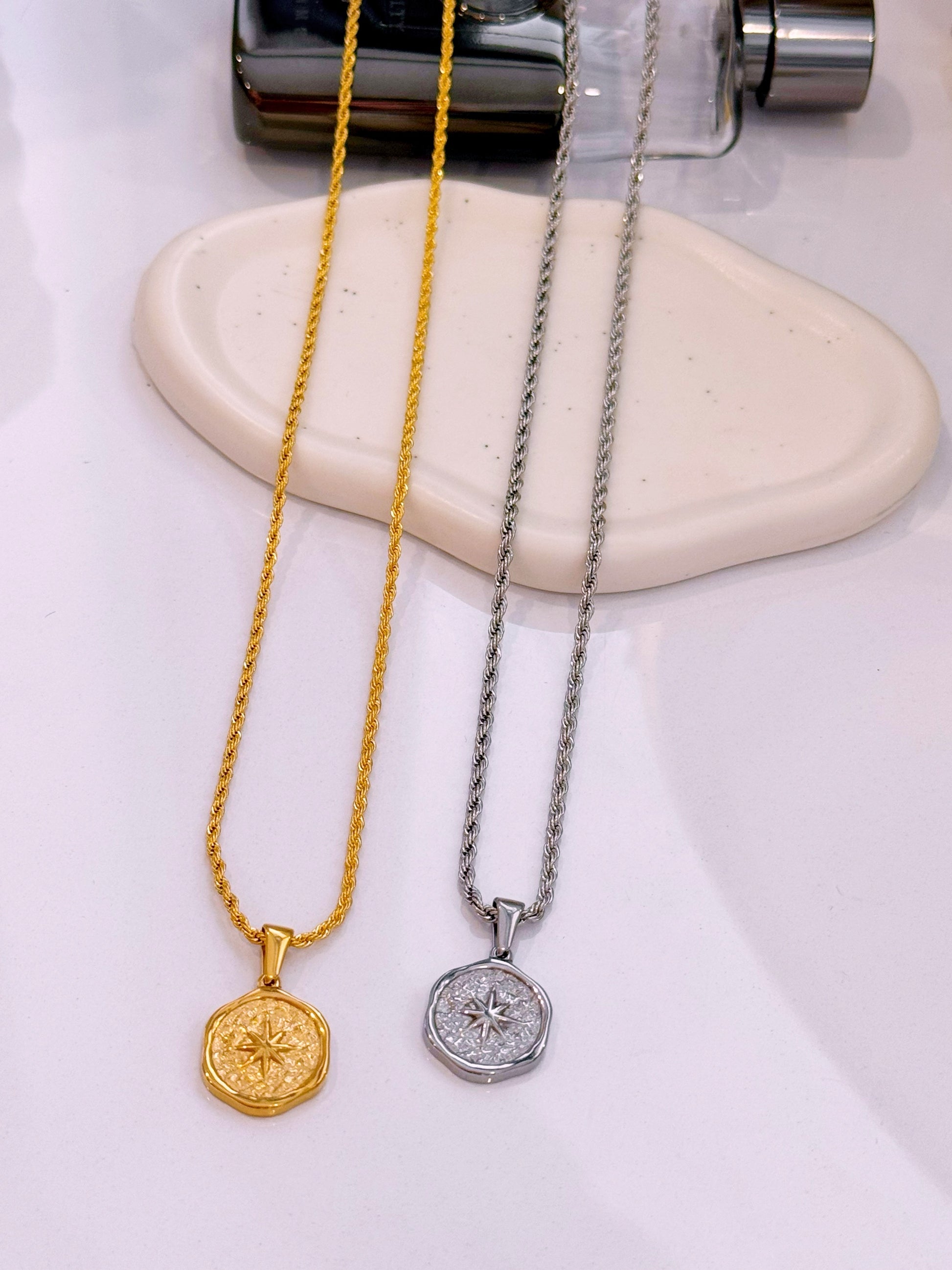 Colar pendente bússola | 2 Cores