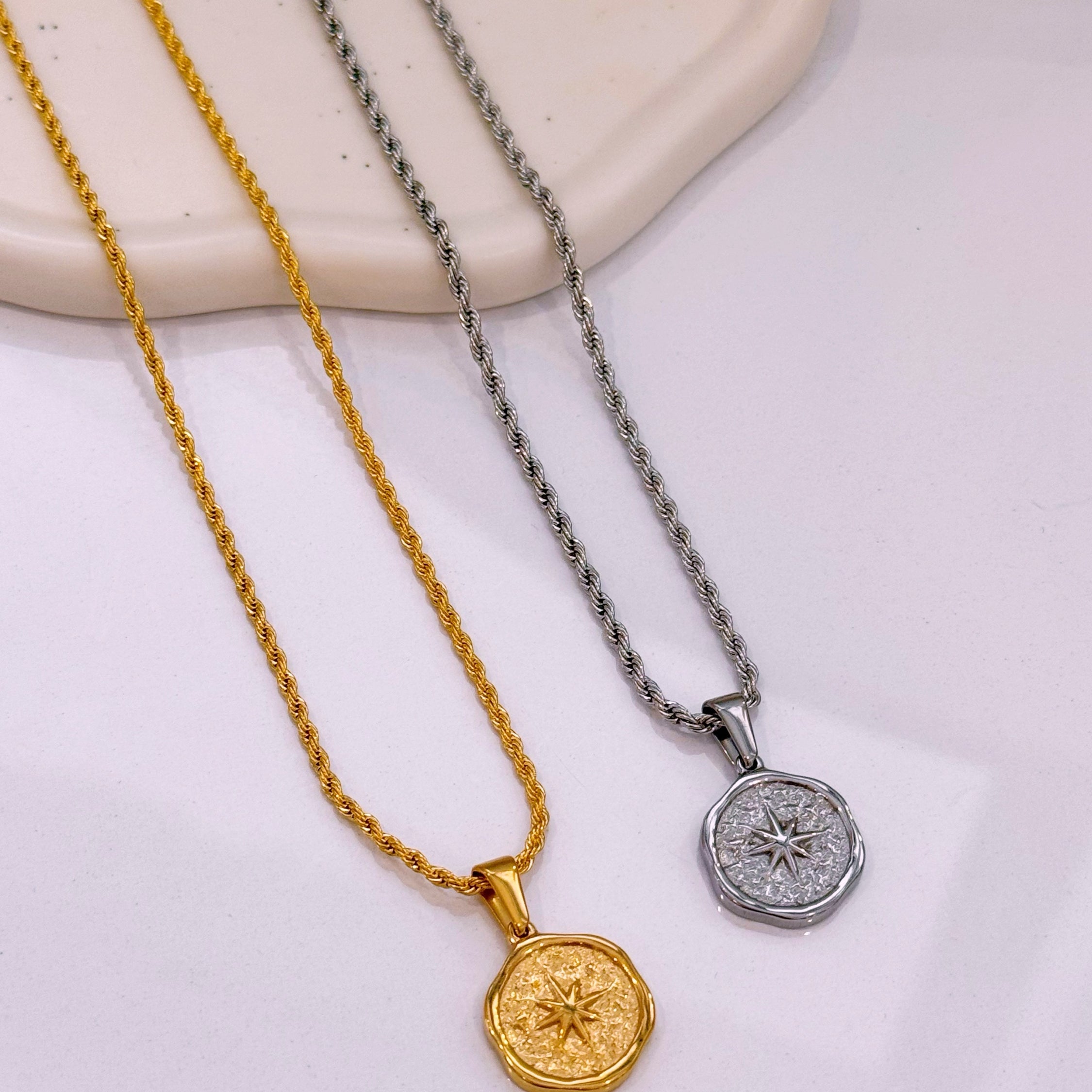 Colar pendente bússola | 2 Cores