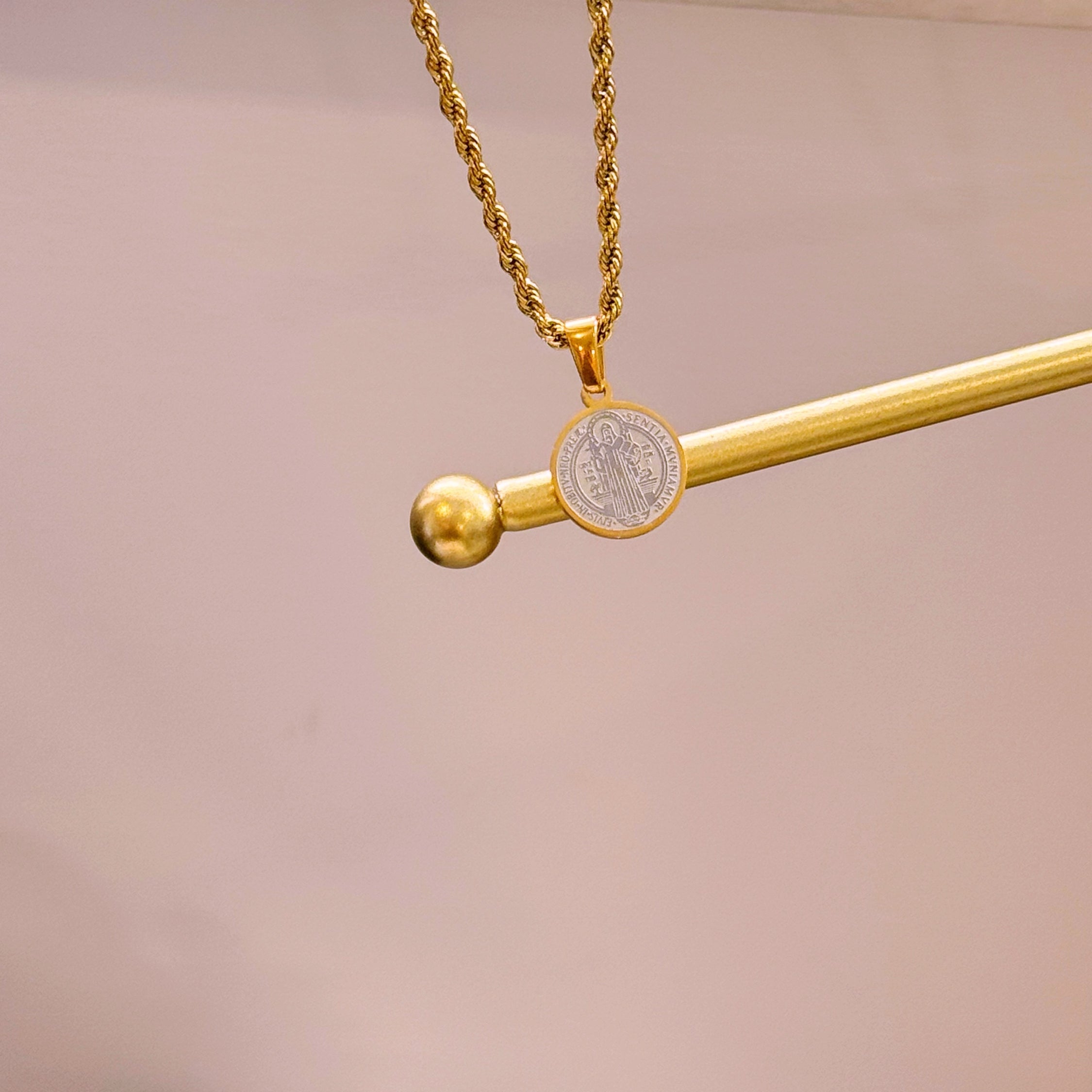 Colar medalha com mix de cores | Dupla face