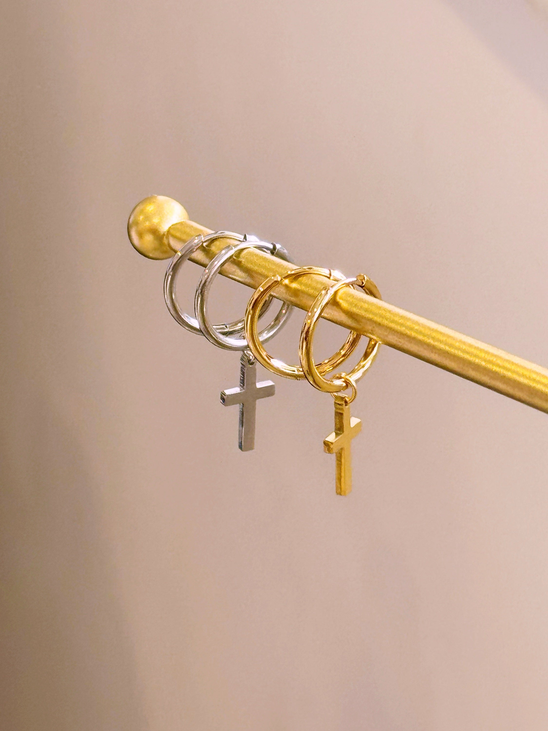 Argolas lisas com cruz | 2 Cores