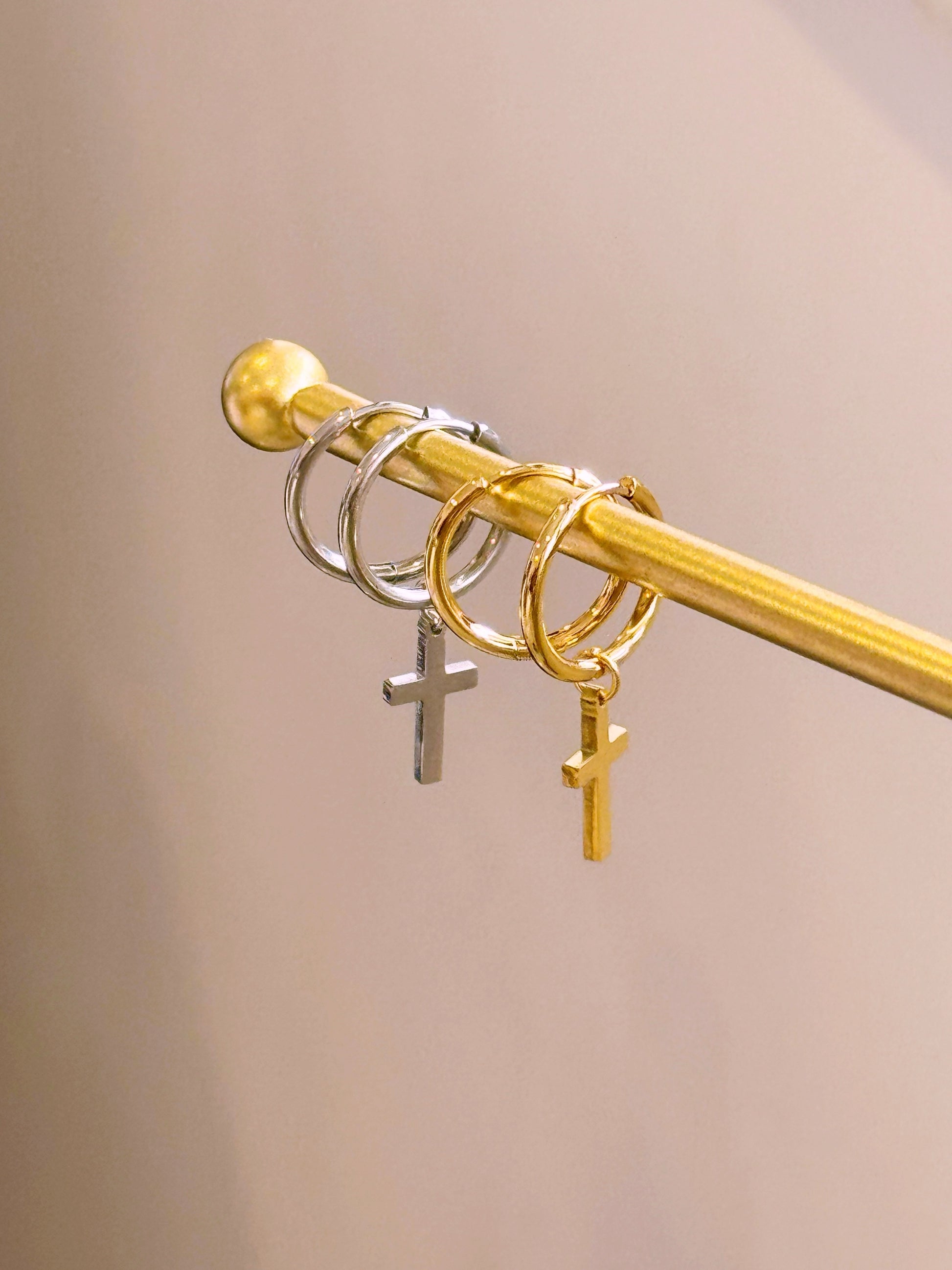 Argolas lisas com cruz | 2 Cores