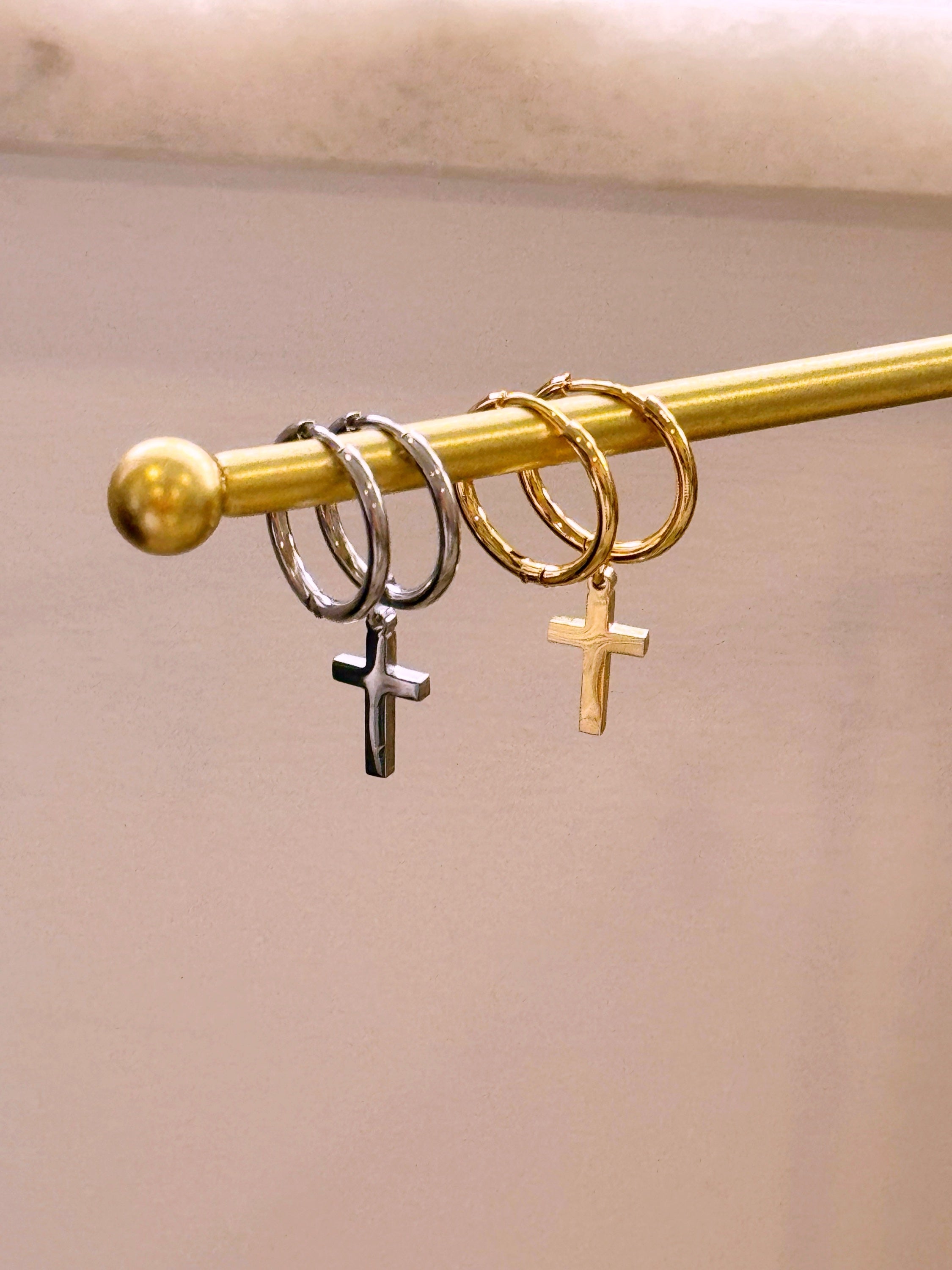 Argolas lisas com cruz | 2 Cores