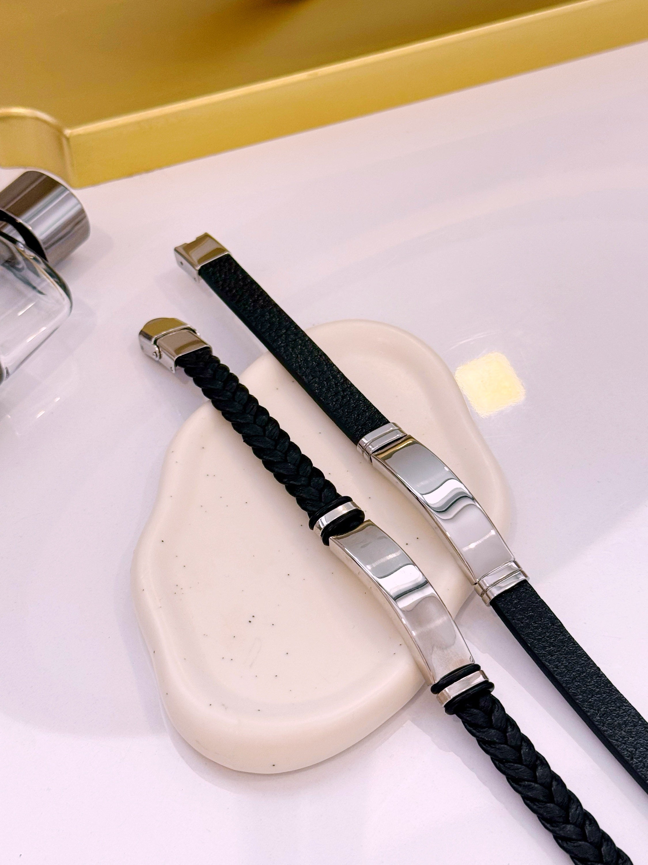 Pulseira em pele com chapa | 2 Modelos