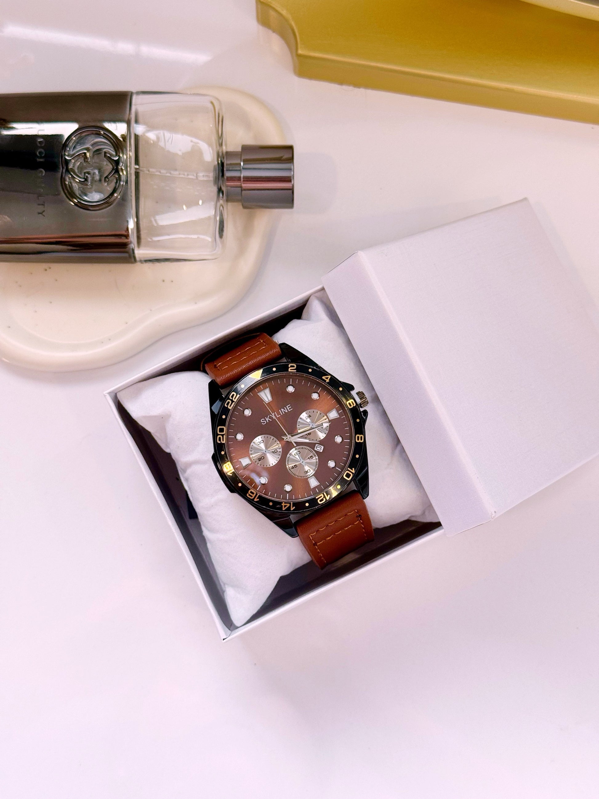 Relógio Analógico em pele | Castanho com pormenores pretos