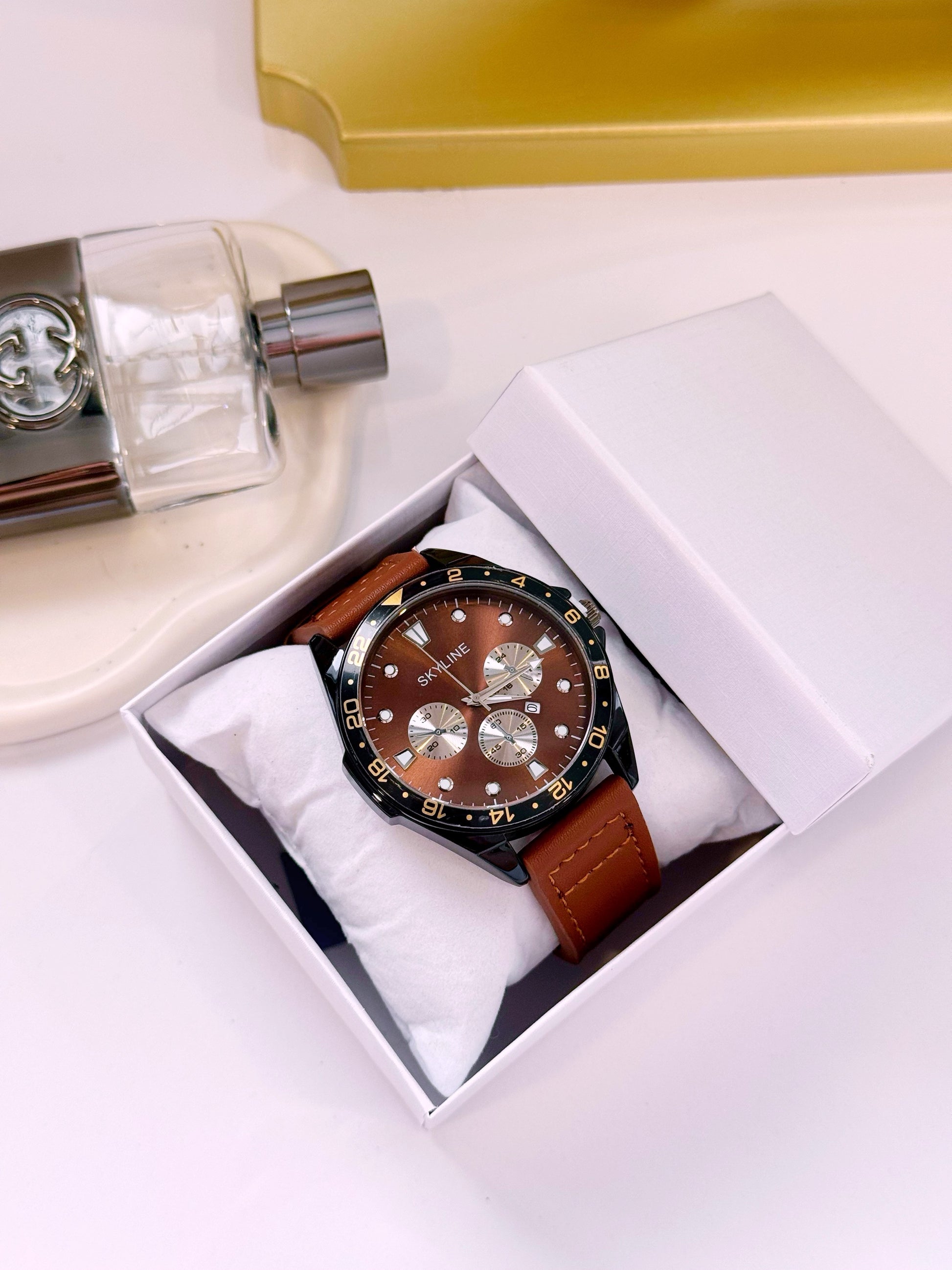 Relógio Analógico em pele | Castanho com pormenores pretos