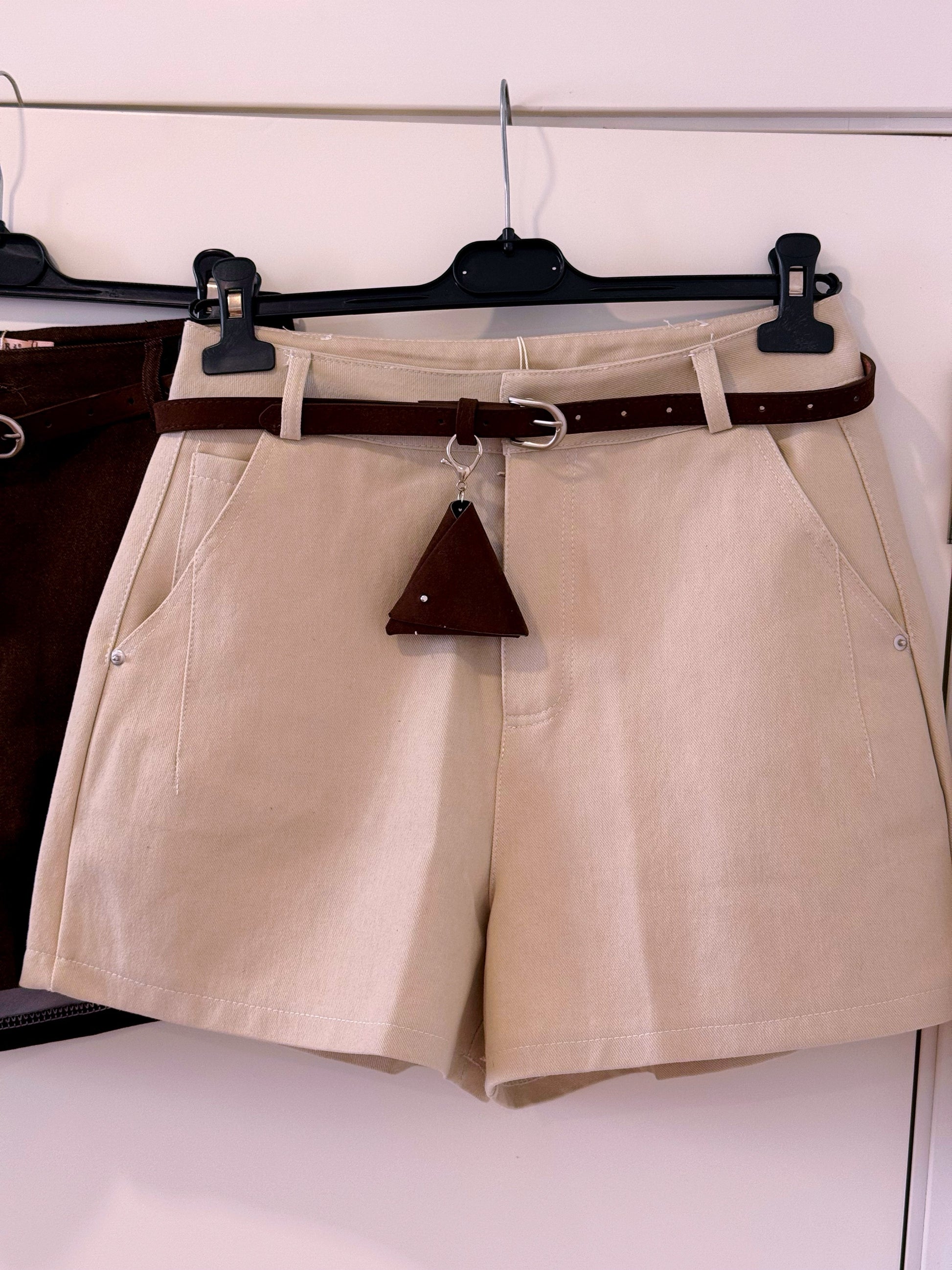 Calção Bege com cinto de efeito camurça incluído | 3 Tamanhos