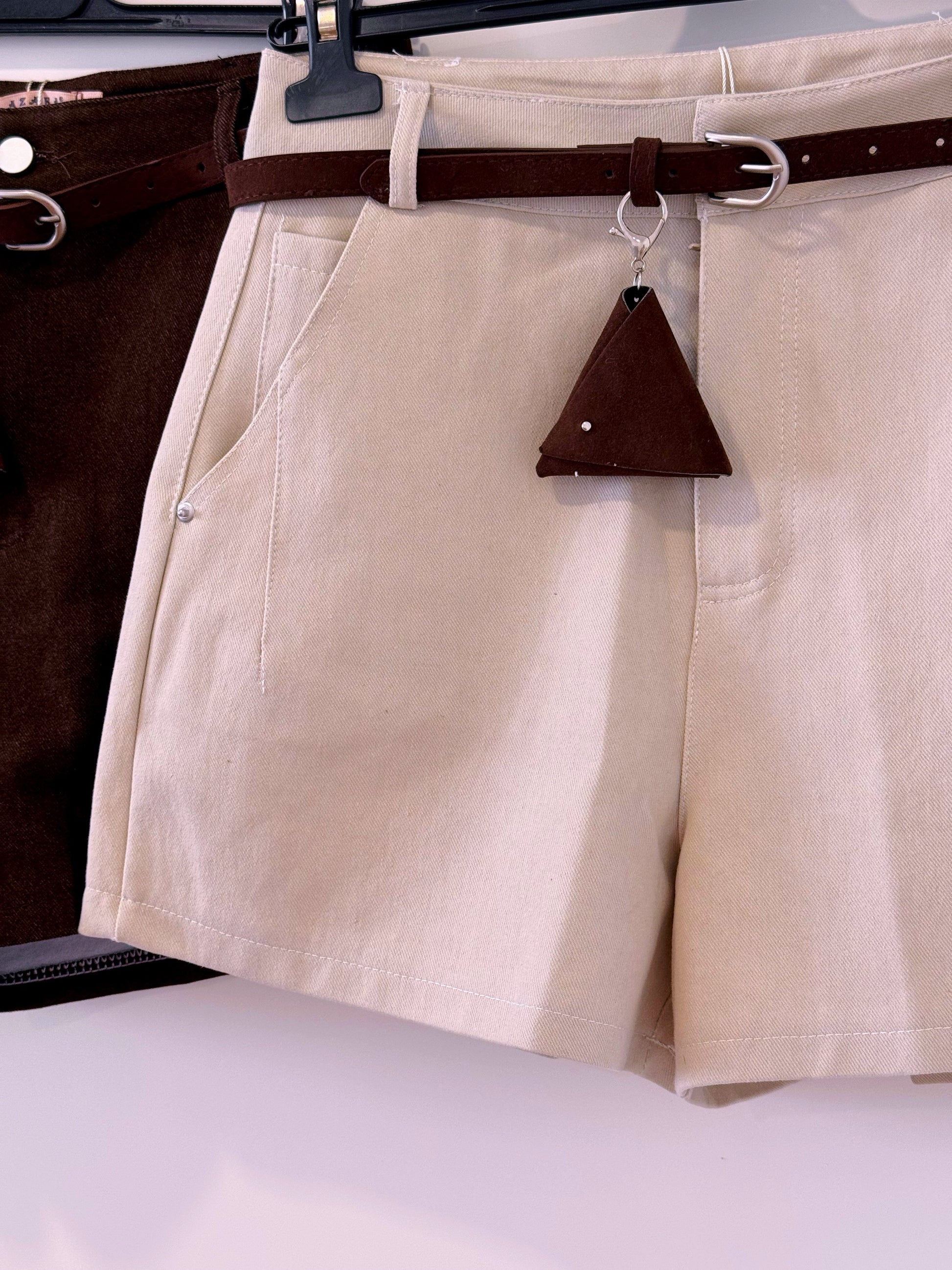 Calção Bege com cinto de efeito camurça incluído | 3 Tamanhos