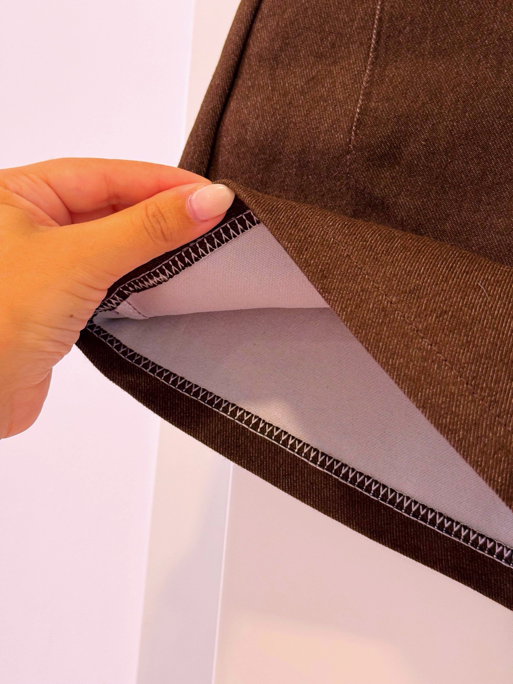 Calção castanho com cinto de camurça incluído | 3 Tamanhos