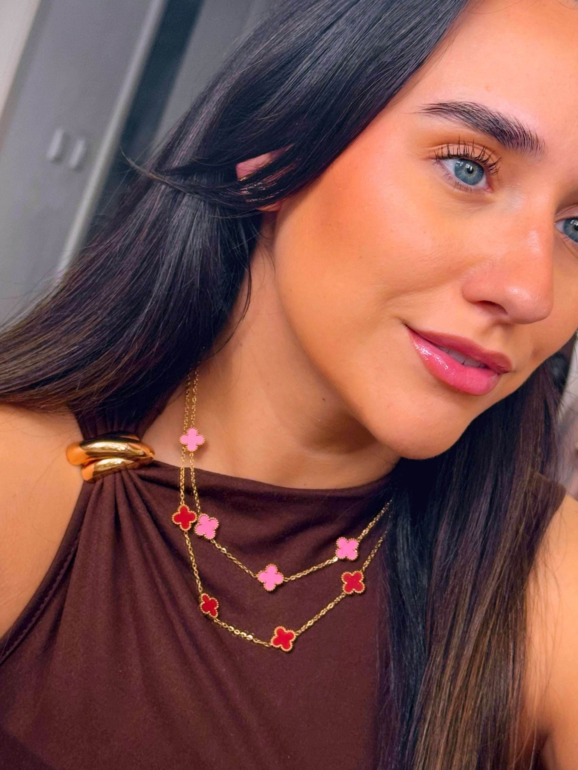 Colar 5 trevos base dourada | 2 Cores