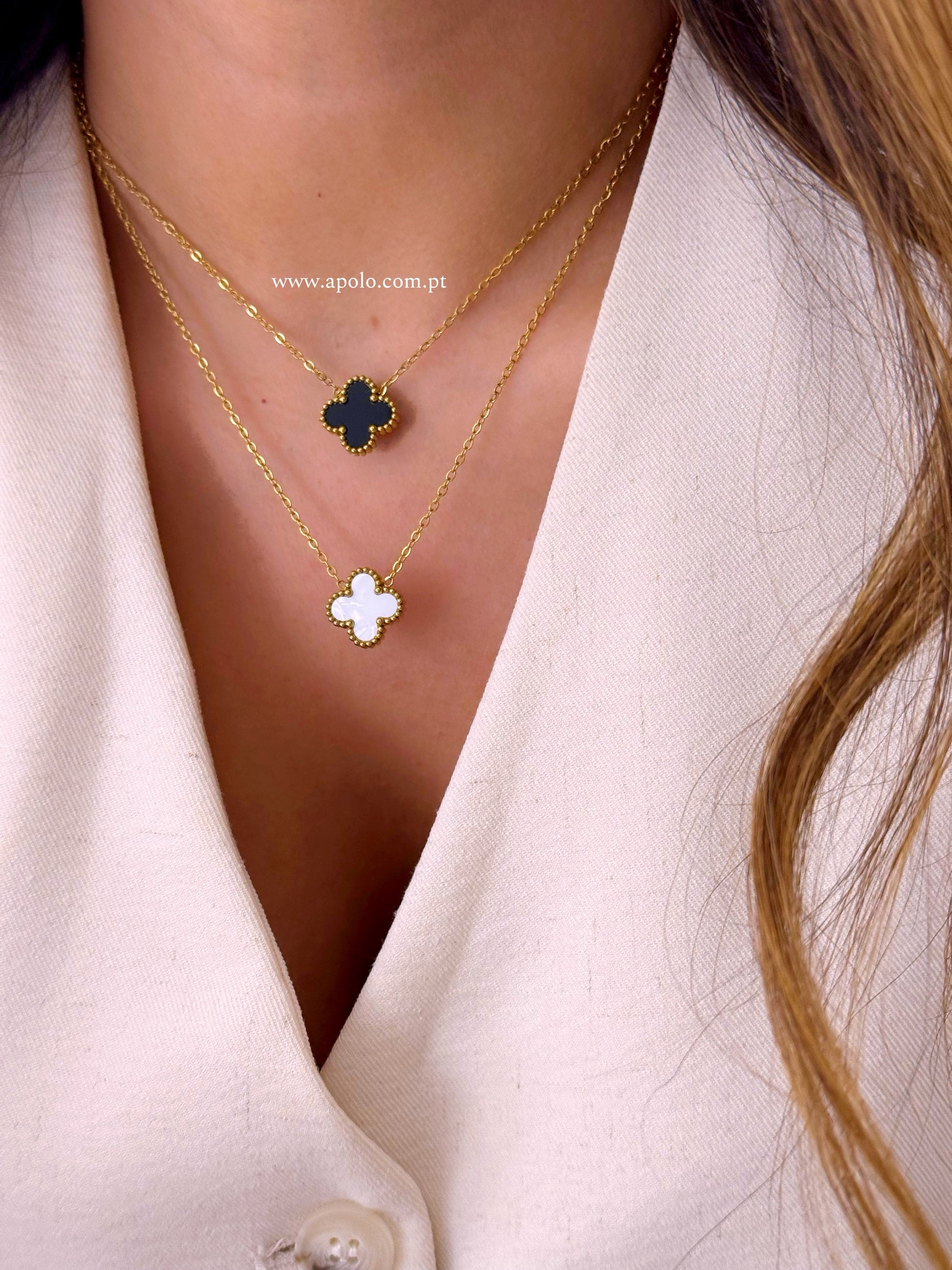 Colar fino com formato de trevo | 2 cores